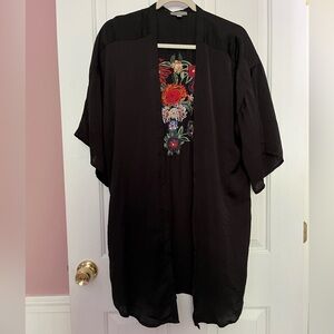 Flower Embroidered Kimono Robe Size Small Black Open Front Light Airy Cover Up